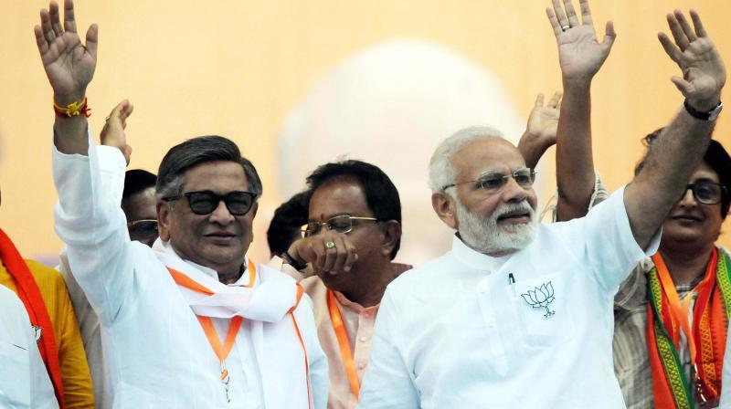 PM Narendra Modi and former CM S.M. Krishna at an election rally in Kengeri on Thursday.  (Photo:KPN)