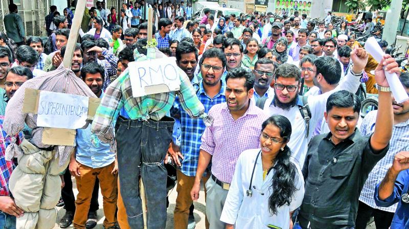 Junior doctors at Osmania General Hospital take out an effigy of superintendent and RMO in protest against their failure to curb attacks on them on Tuesday.  (Photo: DC)