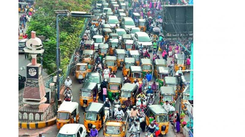 A view of the traffic jam from Medina X road till Charminar due to high tourist turnout from different parts of the city  (Photo: Style Photo Service)