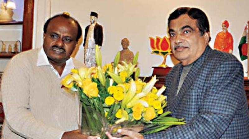 CM H.D. Kumaraswamy with the Union Minister for road transportand water resources Nitin Gadkari in New Delhi on Wednesday (Photo: KPN)