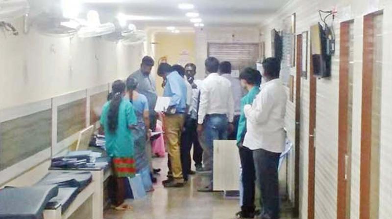 The Central team inspects a scan centre in Tiruvannamalai. 	 DC