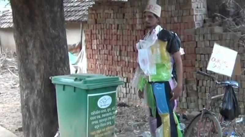 Bishnu Bhagat, popularly known as a chalta firta dustbin (walking-talking form of a dustbin) said his main aim is to create awareness about the hazards of using plastics, be it sipping tea in a plastic cup or carrying shopping bags made of plastic. (Photo: ANI)
