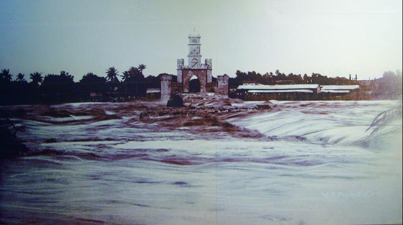 Afzal Gunj gate is the only visible marker of the submerged bridge.