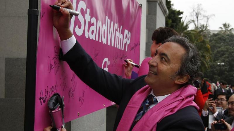 Rep. Ami Bera, D-Calif., signs a banner supporting Planned Parenthood at the Capitol Pink Out Day 2017 rally on January 17. (Photo: AP)