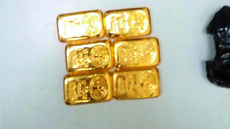 The gold that a passenger tried smuggling.