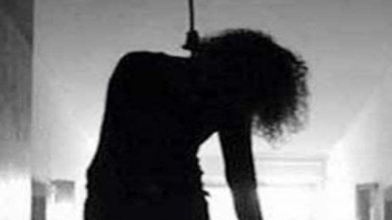 A married woman committed suicide by hanging herself from the ceiling at her residence.