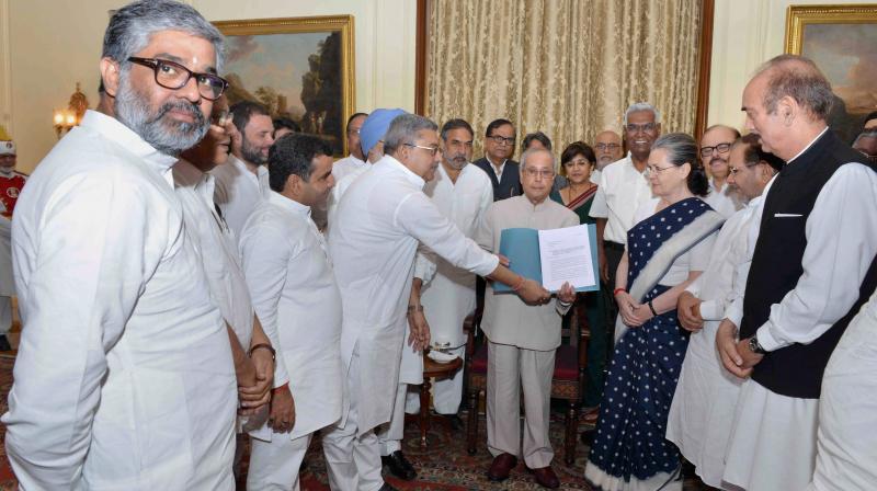 President Pranab Mukherjee meeting with an opposition parties delegation, led by the Congress, at Rashtrapati Bhawan in New Delhi on Wednesday. (Photo: PTI)