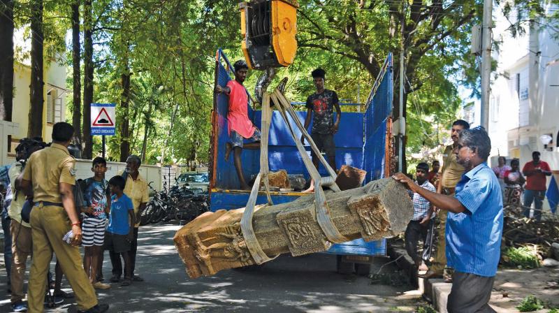 Officials transporting the seized idols to Kumbakonam ACJM court, where the case will be heard on Monday.  	 Image: DC