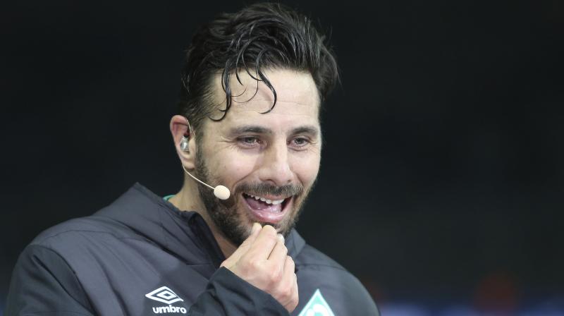 Pizarro, who has 20 goals in 85 appearances for Peru, became the first to score in 21 different calendar years in the Bundesliga with his 195th league goal. They came in four stints at Bremen, two at Bayern Munich, and one at Cologne. (Photo: AP)