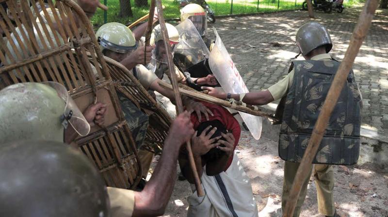 Police action against young CPM leader A.A. Rahim at University College  in 2011. Rahim is still recuperating from injuries (File)