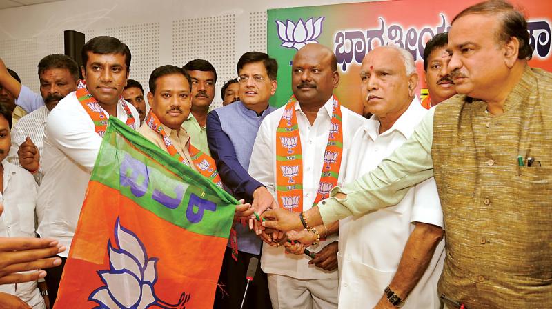 JD(S) MLAS Manappa Vajjal and Dr Shivaraj Patil being welcomed to the BJP by party  president B.S. Yeddyurappa, and Union Ministers Ananth Kumar and Piyush Goyal.