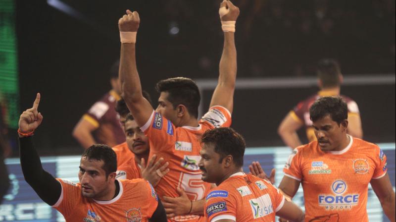 While eventual winners Pardeep Narwal-led Patna Pirates drew curtains on their campaign last term, the men in orange boasted the stingiest defence in the league. (Photo: AP)