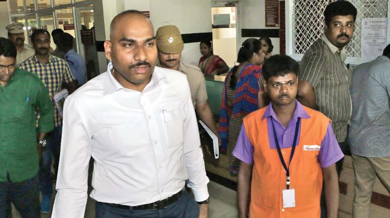 Nilgiris SP Murali Ramba visited the private  hospital in Coimbatore to interrogate Kodanad break-in accused Sayan on Sunday. (Photo: DC)