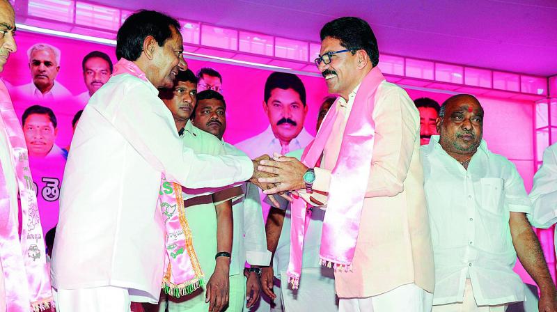 Former TD MP from Adilababd Ramesh Rathode joins TRS in the presence of Chief Minister K. Chandrasekhar Rao at Telangana Bhavan in Hyderabad on Monday.