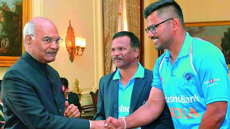 President Ram Nath Kovind congratulating captain Ajay Illuri for the 5th ODI Blind Cricket World Cup win. (Photo: DC)