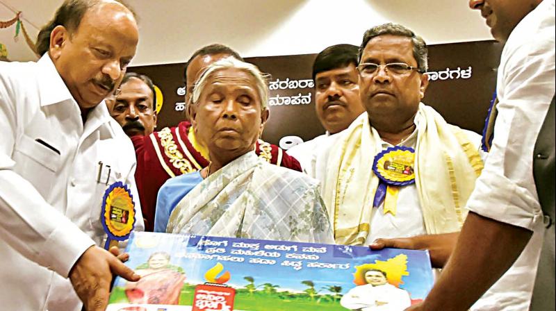 CM Siddaramaiah launches the Anila Bhagya scheme for providing LPG connections to all BJP families in the state, at Vidhana Soudha on Tuesday.