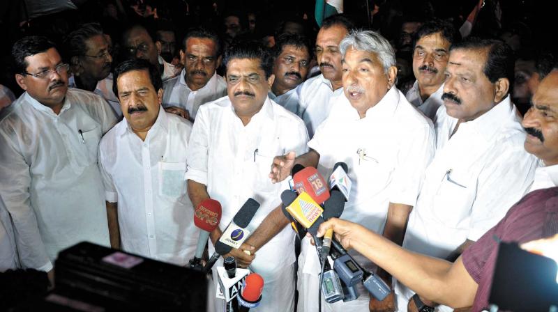 Former Chief Minister Oommen Chandy addressing the Raj Bhavan march in Thiruvananthapuram on Wednesday against the police action in New Delhi. Also seen are AICC general secretary Mukul Wasnik, Opposition leader Ramesh Chennithala, PCC chief V. M. Sudheeran, Congress spokesperson Rajmohan Unnithan and V. D. Satheesan MLA. (Photo: DC)