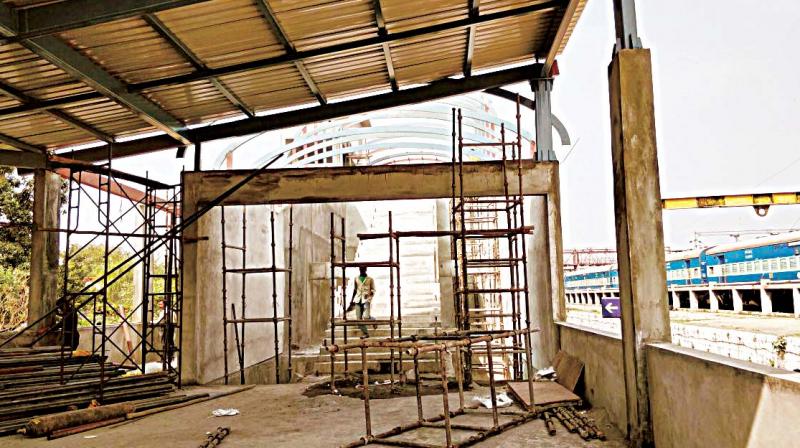 A foot over bridge being built to link KSR Railway Station with Metro Station. (Photo: DC)