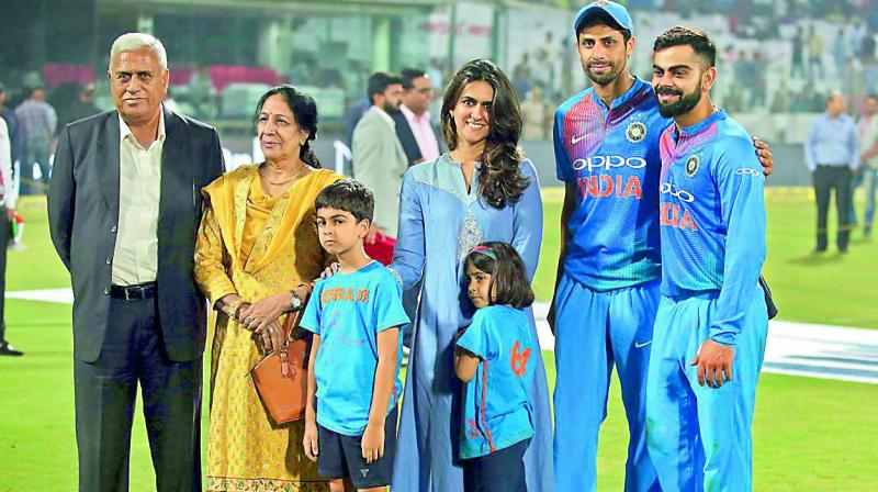 Virat Kohli poses with Ashish Nehras family on the latters retirement day