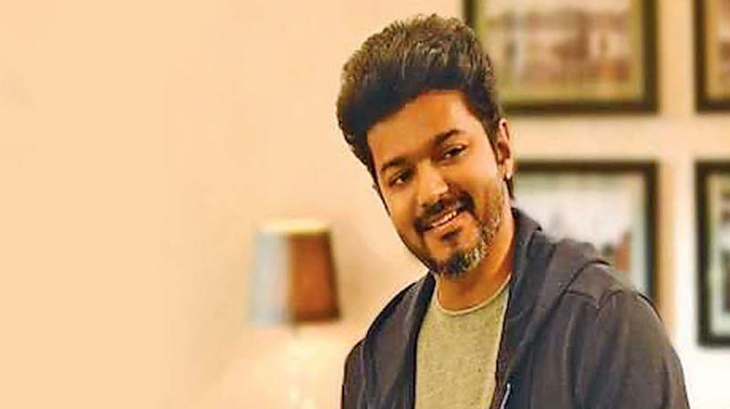 Sarkar brings all these elements back once again, but due to discrepancies in character traits and lack of realistic motivation, we do not feel the force of the central plot where Vijay plays the hero of the common man.