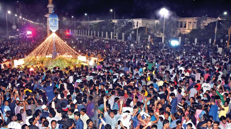 Crowds throng Marina beach for New Year countdown on Saturday. (Photo: DC)