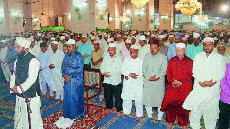 The devout offer Namaz-e-Taraveeh, the additional night prayers on Wednesday at the historic Macca Masjid after the Ruiyat-e-Hilal Committee declared that the moon was sighted heralding the beginning of the month of Ramzan.