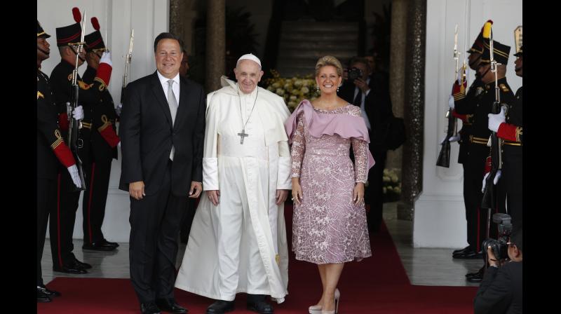Pope Francis, Panamas President Juan Carlos Varela and first lady Lorena Castillo pose for a photo at entrance of the presidential palace in Panama City. (Photo: AP)
