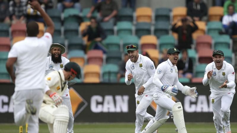 Vernon Philander scalped five wickets for 31 runs as the Proteas skittled the Australians for just 85 off 32.5 overs on a seaming wicket for a record-low home total against South Africa. (Photo: AP)