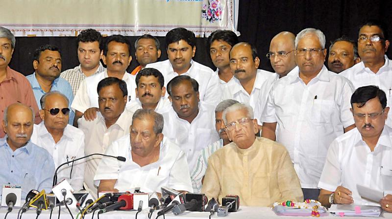 File picture of All India Veerashaiva Mahasaba leaders Shamanoor Shivashankarappa, N Thippanna, Prabhakar Kore and others at a press conference in Bengaluru 	 (Image: KPN)