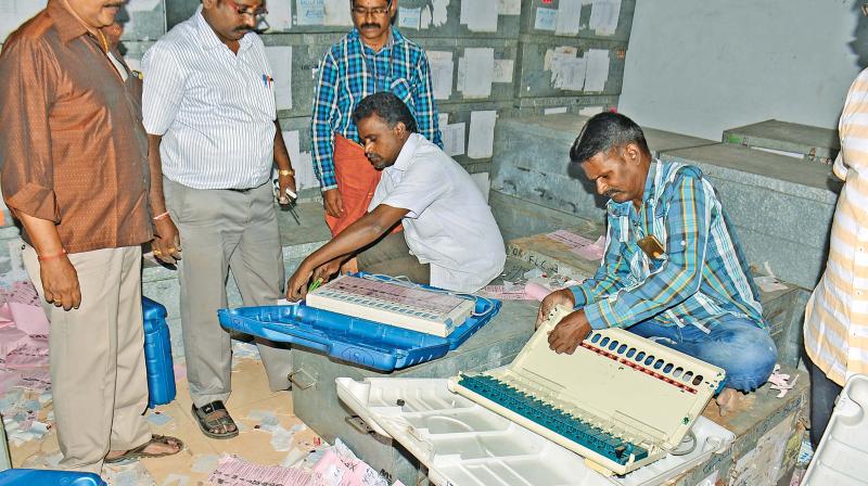 Poll staff check the EVMs at Otteri before they are deployed for the R. K. Nagar by-elections (Photo: DC)