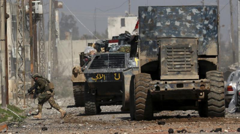 Iraqi security forces advance during fighting against Islamic State militants, in western Mosul, Iraq, Monday, March 6, 2017. (Photo: AP)