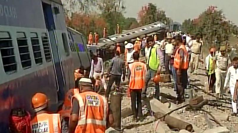 A 47-member NDRF team at the Mahakaushal train derailment site. (Photo: ANI Twitter)