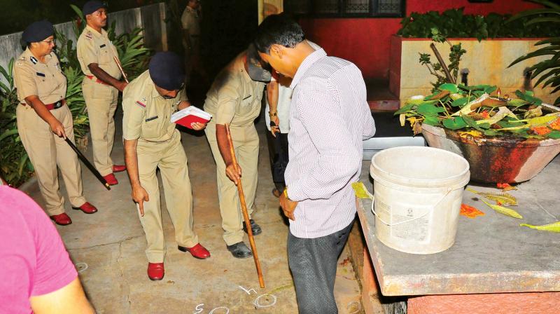 Police and forensic teams outside the house of senior Kannada journalist Gauri Lankesh on Tuesday. (Photo: DC)