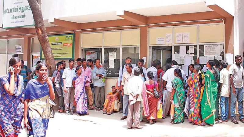 People waiting in queue to register at taluk office in Pallavaram. (Photo: DC)