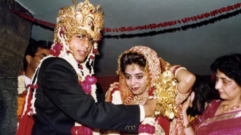 Wedding phot of Gauri and Shah Rukh Khan.