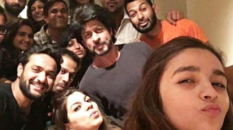 Alia Bhatt takes a selfie with the entire crew of Dear Zindagi.