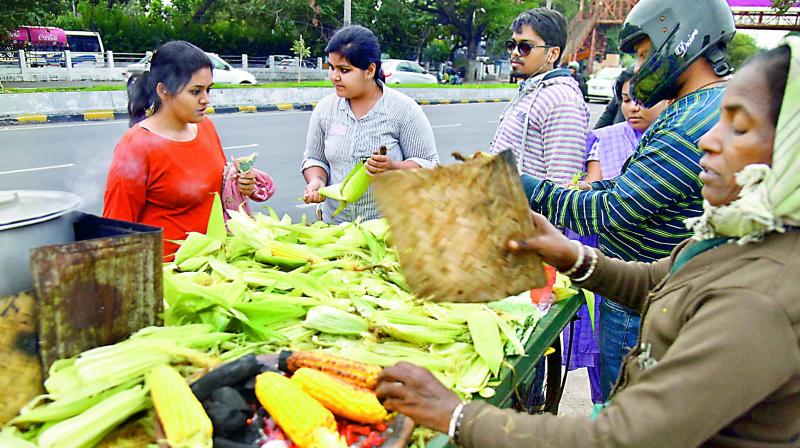 With nip in the air, youth head to near hotspots to keep themselves warm. (Image DC)