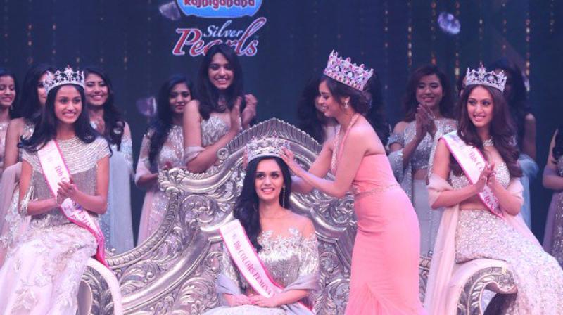 Miss India Manushi Chhillar being crowned (Photo: Twitter)