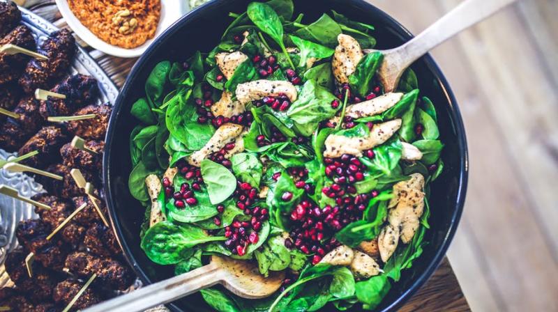Expert reveals how you can boost your mood with the right type of food. (Photo: Pexels)
