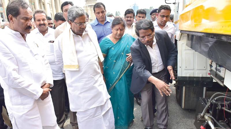 CM Siddaramaiah, Bengaluru Development Minister K.J. George, Mayor Padmavathi and BBMP Commissioner Manjunath Prasad at the launch of the nine mechanical sweeping machines in front of Vidhana Soudha, in Bengaluru on Monday. (Photo: DC)
