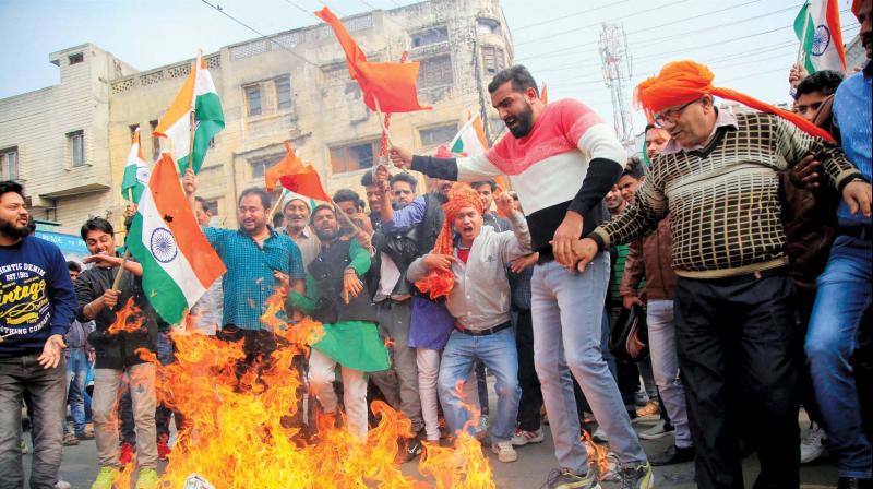 Members of Rajput community protest and burn an effigy of film director Sanjay Leela Bhansali against the release of controversial Bollywood movie Padmavati in Jammu. (Photo: PTI)