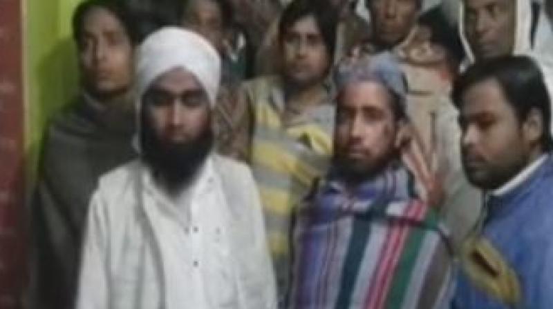 The victims got down at Amhaida station and a case was registered later against six unidentified people at the Baghpat Kotwali police station. (Photo: screengrab)