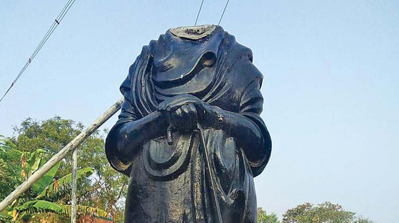 Periyar statue vandalised near Alangudi. (Photo: DC)