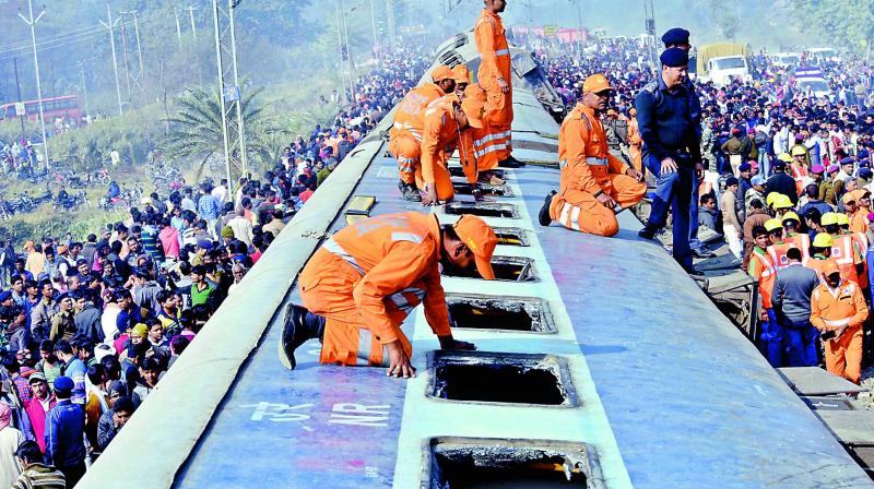 Rescue and relief works in progress after the nine coaches of Delhi-bound Seemanchal Express derailed at Sahadai Buzurg station in Bihar. (Photo: AP)