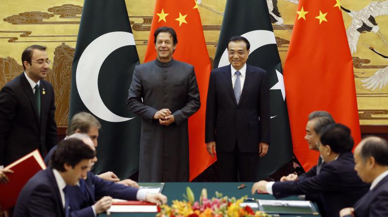 Pakistani Prime Minister Imran Khan, center left, and Chinas Premier Li Keqiang, center right, attend a signing ceremony at the Great Hall of the People in Beijing on Saturday, November 3, 2018. (Photo: AP)