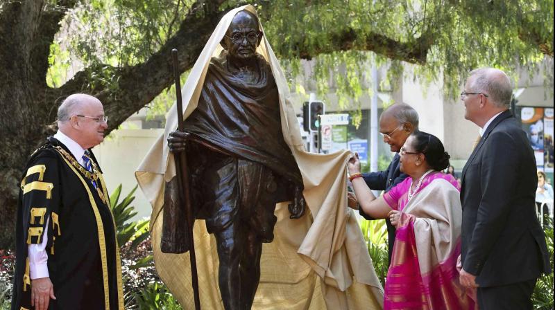 President Ram Nath Kovind and First Lady Savita Kovind unveil a statue of Mahatma Gandhi at Jubilee Park in the town of Parramatta, in Sydney on Thursday, November 22, 2018. Mayor of Parramatta, Andrew Wilson, and Australian Prime Minister Scott Morrison are also seen. (Photo: PTI)