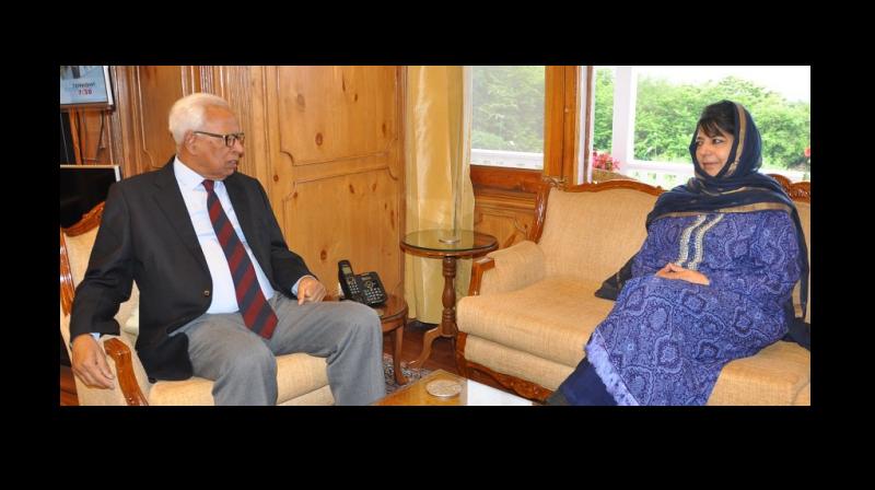 On Tuesday evening, Mehbooba Mufti called on Governor, NN Vohra, at the Raj Bhavan in Srinagar to discuss various important matters relating to counter-terrorist operations, continuing incidents of stone pelting, the death of a tourist and other concerns. (Photo: Twitter/ANI)