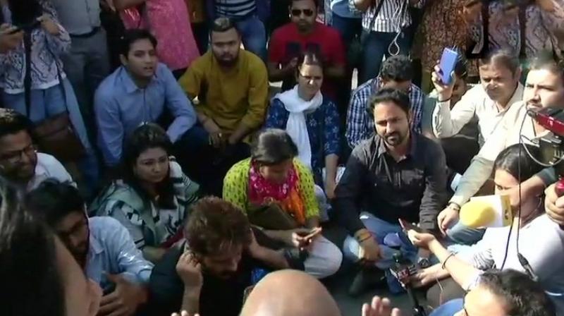 Journalists sit in protest outside Delhi Police Headquarters. (Photo: ANI | Twitter)
