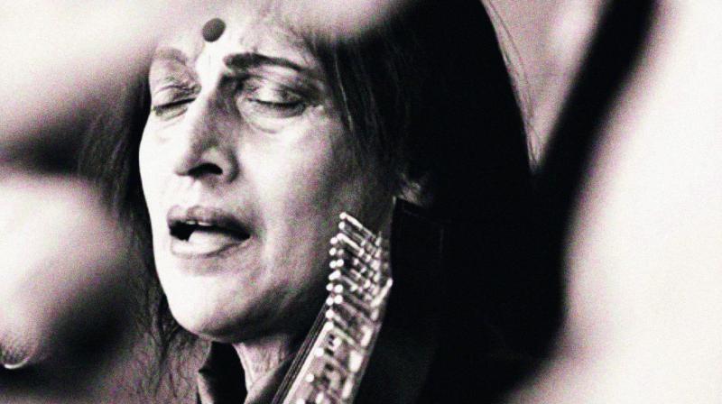 Born on April 10, 1932 in Mumbai, Amonkar was recognised as one of the foremost singers in the Hindustani tradition and as an innovative exponent of the Jaipur gharana.