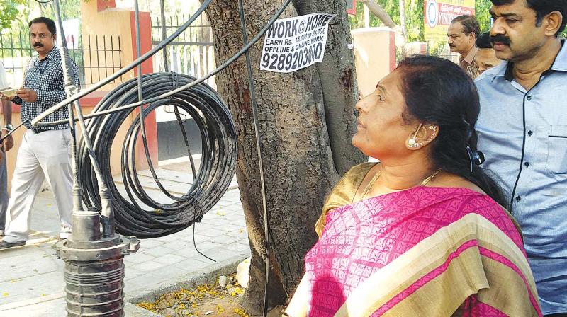 Mayor G. Padmavathi during an inspection on Old Madras Road in Bengaluru on Tuesday. (Photo: KPN)